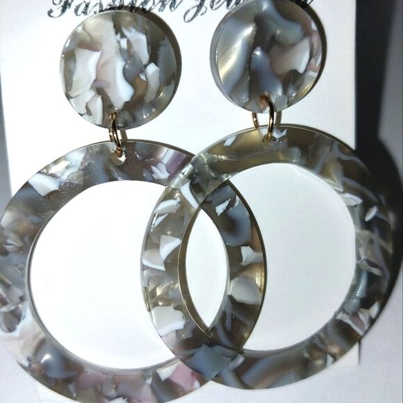 Trendy Acrylic Resin Earrings - Picture 2 of 5